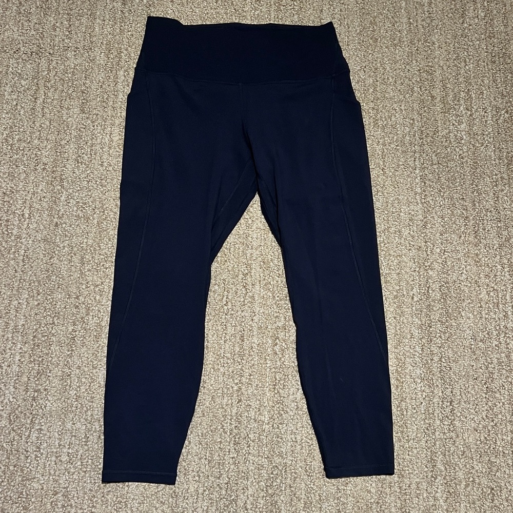 Black Lululemon Cropped Leggings